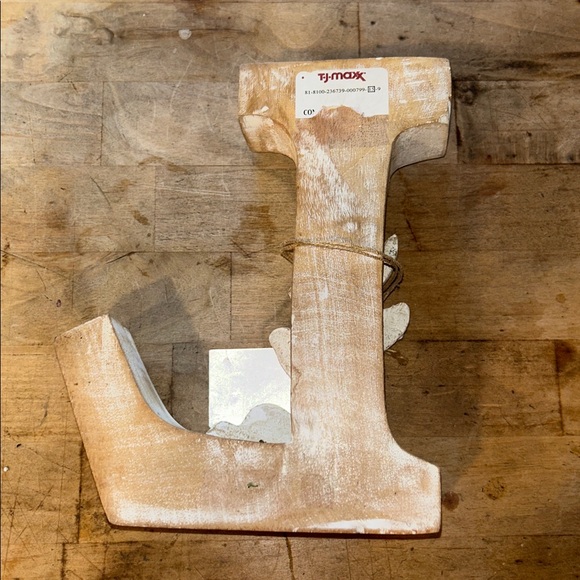 💜Wooden Decorative Letter 'L' with Floral Design - Picture 3 of 3